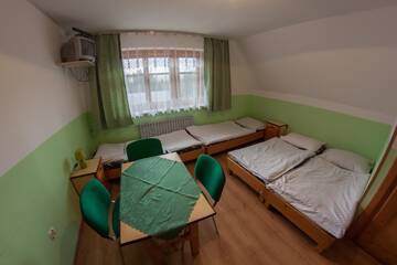 Фото номера Четырехместный номер Курортные отели Dom Wczasowy Jesionkówka г. Поронин 6