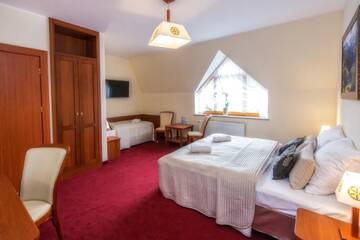 Фото номера Стандартный трехместный номер Курортные отели Hotel Góralski Wellness &amp; SPA г. Поронин 2