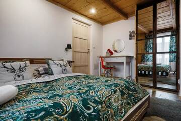 Фото номера King Room with Mini Jacuzzi and Private Bathroom Проживание в семье GÓRALSKA VILLA APARTAMENTY Z JACUZZI &amp; HOME SPA &amp; Zakopane г. Поронин 9