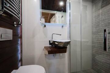 Фото номера King Room with Mini Jacuzzi and Private Bathroom Проживание в семье GÓRALSKA VILLA APARTAMENTY Z JACUZZI &amp; HOME SPA &amp; Zakopane г. Поронин 13