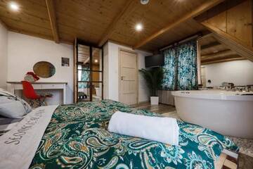 Фото номера King Room with Mini Jacuzzi and Private Bathroom Проживание в семье GÓRALSKA VILLA APARTAMENTY Z JACUZZI &amp; HOME SPA &amp; Zakopane г. Поронин 11