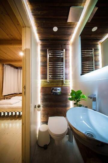 Фото номера King Room with Mini Jacuzzi and Private Bathroom Проживание в семье GÓRALSKA VILLA APARTAMENTY Z JACUZZI &amp; HOME SPA &amp; Zakopane г. Поронин 14