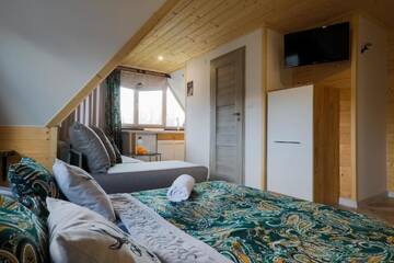 Фото номера Apartment with Mountain View and Jacuzzi for Two People Проживание в семье GÓRALSKA VILLA APARTAMENTY Z JACUZZI &amp; HOME SPA &amp; Zakopane г. Поронин 2
