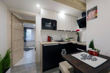 Фото номера Two-Bedroom Apartment with Mini Jacuzzi, Private Bathroom and Kitchen Проживание в семье GÓRALSKA VILLA APARTAMENTY Z JACUZZI &amp; HOME SPA &amp; Zakopane г. Поронин 5