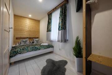 Фото номера Two-Bedroom Apartment with Mini Jacuzzi, Private Bathroom and Kitchen Проживание в семье GÓRALSKA VILLA APARTAMENTY Z JACUZZI &amp; HOME SPA &amp; Zakopane г. Поронин 11