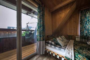 Фото номера King Room with Mini Jacuzzi and Private Bathroom Проживание в семье GÓRALSKA VILLA APARTAMENTY Z JACUZZI &amp; HOME SPA &amp; Zakopane г. Поронин 15