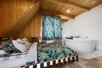 Фото номера King Room with Mini Jacuzzi and Private Bathroom Проживание в семье GÓRALSKA VILLA APARTAMENTY Z JACUZZI &amp; HOME SPA &amp; Zakopane г. Поронин 16